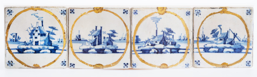 Cztery podkładki korkowe z przedstawieniem kafli znajdujących się w Gabinecie Farfurowym na piętrze pałacu wilanowskiego. 