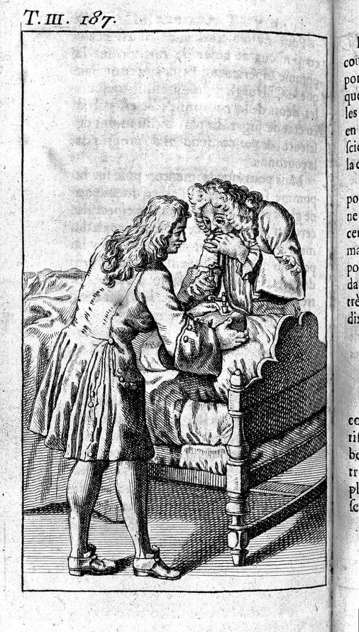 Grafika przedstawia dwóch mężczyzn. Jeden z nich stoi przy łóżku, drugi na nim siedzi. Pierwszy mężczyzna ubrany w strój historyczny udziela pomocy temu drugiemu.